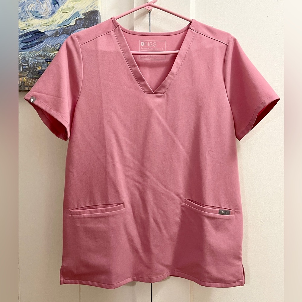 FIGS scrub set 🌸 Top size: small 🌸 Pants: small petite 🌸 Color: Pink